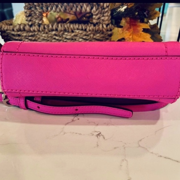 Marc Jacobs Playback Half Moon Saffiano Leather Small Crossbody Bag Pink - Picture 2 of 5